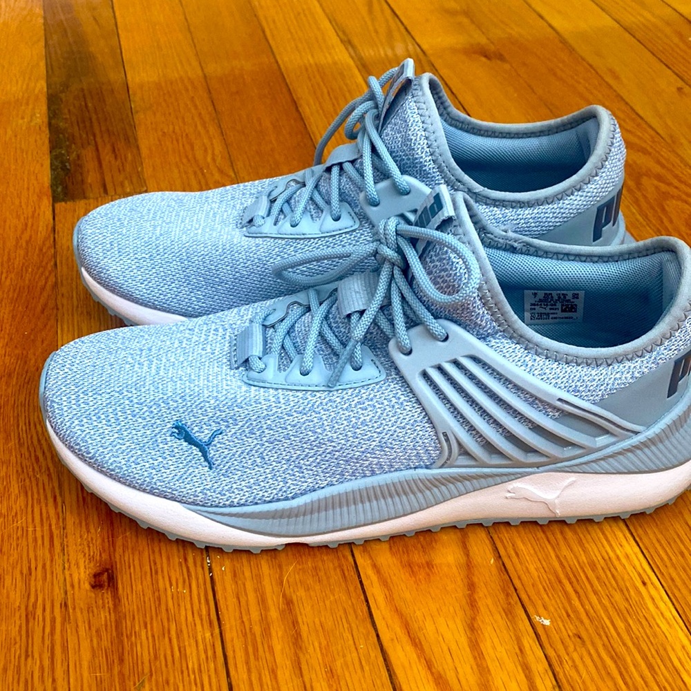 Women’s Puma Sneakers worn once